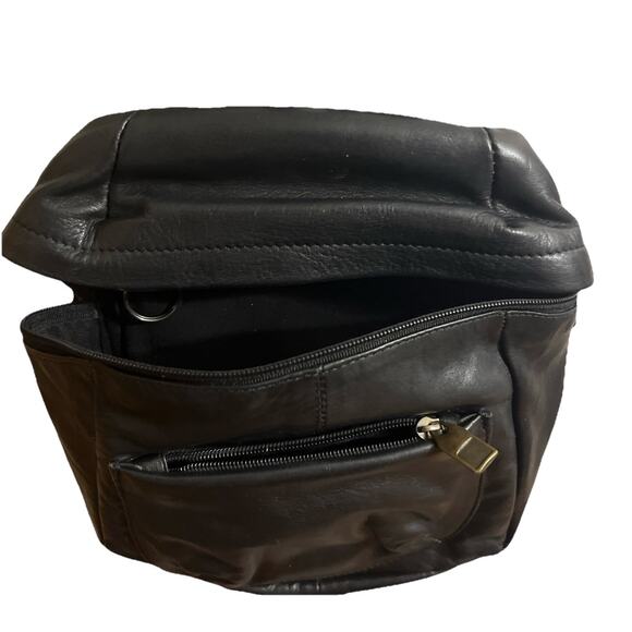 Wilsons Leather Backpack Black Leather Vintage Approx. 9” X 10” Adjustable Strap - Picture 3 of 9